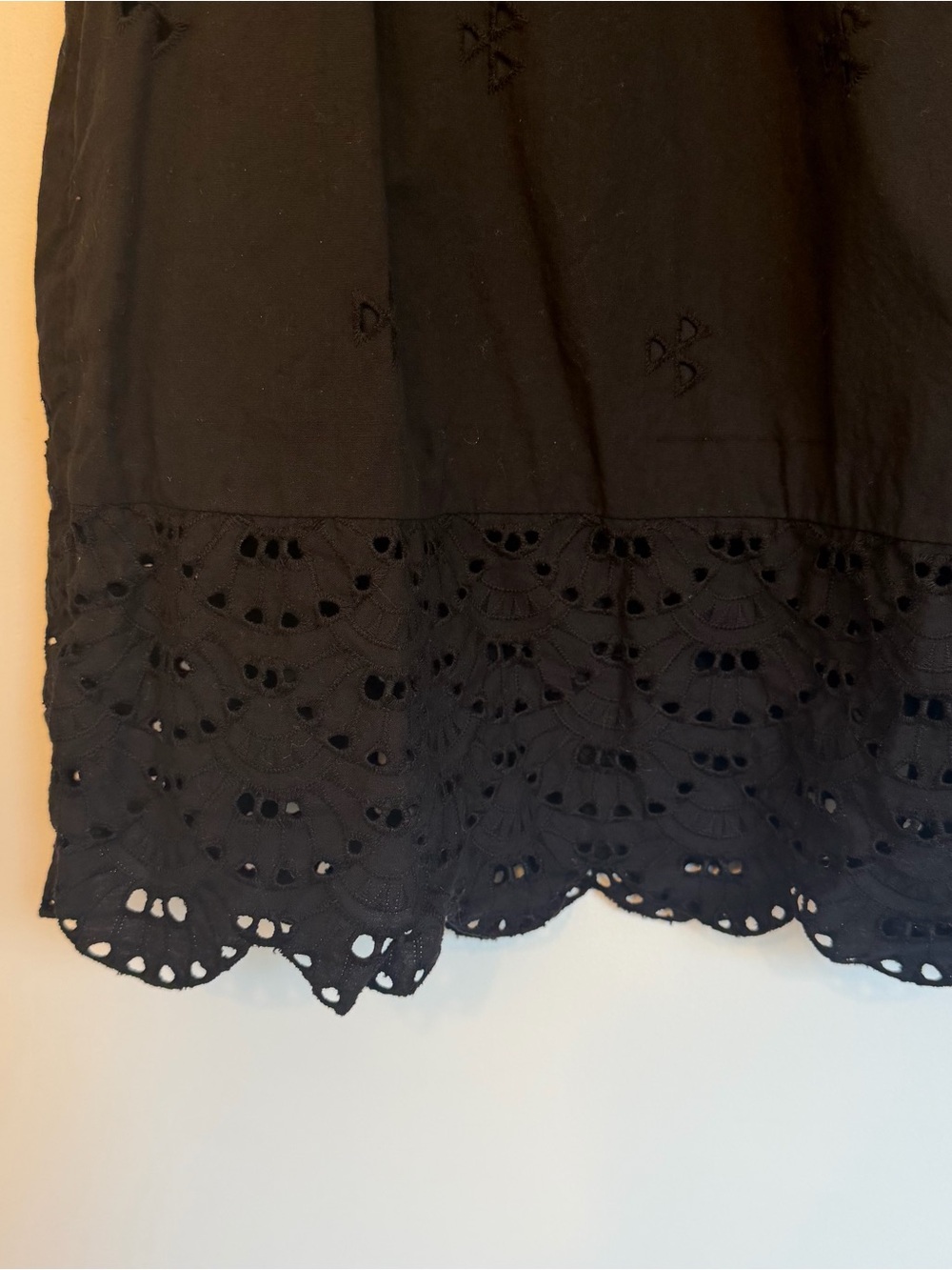 Flutter sleeve eyelet blouse - Picture 3 of 6